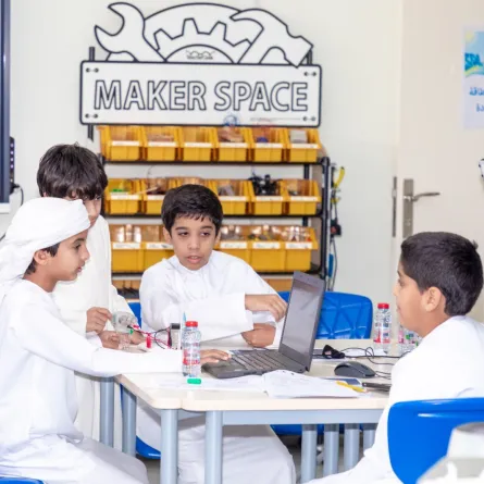 اختتام برنامج المخيم الصيفي للموهوبين في دبي - الصورة من وام