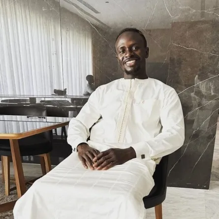 ساديو ماني يؤدي مناسك العمرة بعد أول ظهور له مع نادي النصر - الصورة من حساب ساديو ماني على منصة إكس "تويتر سابقا"