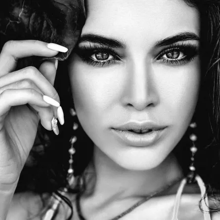 مكياج العيون المغطاة- الصورة من Freepik 