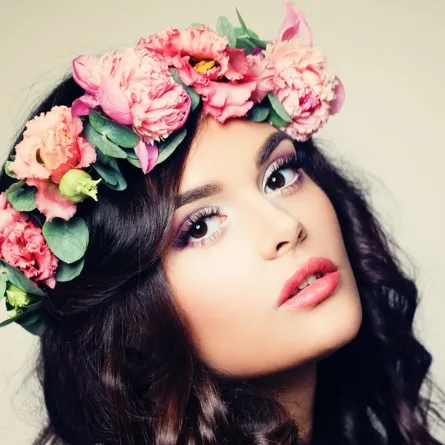 أجمل ألوان أحمر شفاه لعروس صيف 2023 -الصورة من Shutterstock