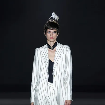 البدلة من ماركة Menchen Tomas - الصورة من Launchmetrics/Spotlight ©