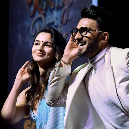 عليا بهات ورانفير سينغ (Alia Bhatt and Ranveer Singh). مصدر الصورة: SUJIT JAISWAL / AFP