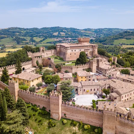 إطلالة على قلعة جرادارا