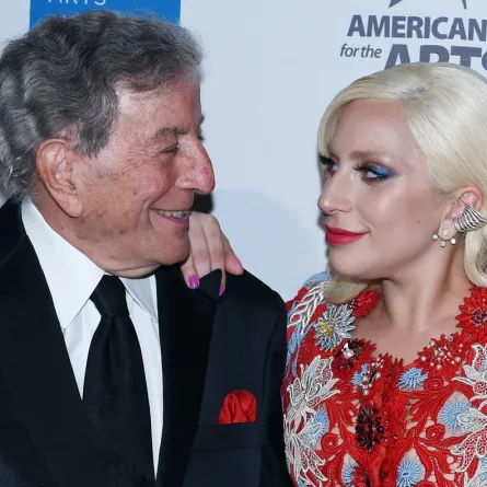 ليدي غاغا وتوني بينيت Lady Gaga with Tony Bennett (مصدر الصورة: Timothy A. CLARY / AFP)