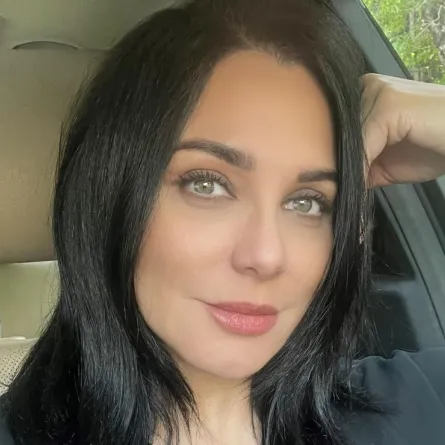 سلاف فواخرجي- الصورة من حسابها على فيسبوك