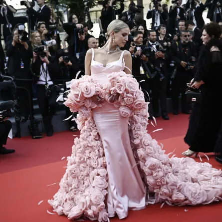 ليوني هان Leonie Hanne في مهرجان كان السينمائي الـ 75، (الصورة من LOIC VENANCE / AFP)