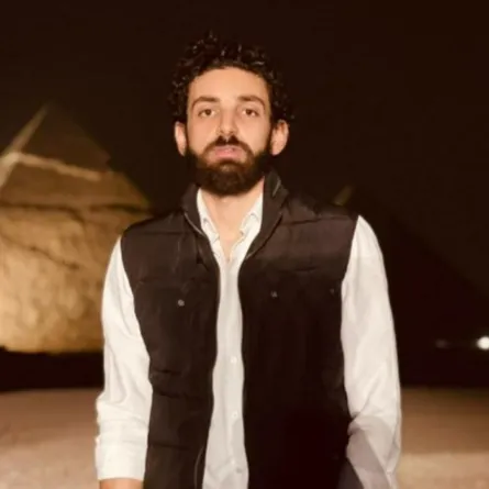 أدهم عاصم يعلن إنتهاءه من تسجيل الأغنية الدعائية للفيلم السعودي "هجير"