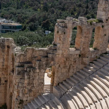 اكتشاف مسرح روماني قديم