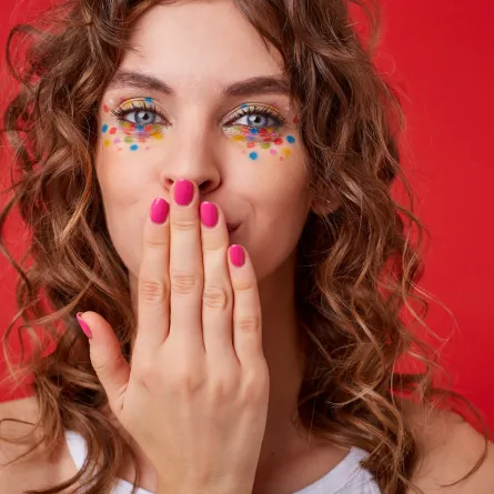 ألوان مناكير تفتح اليدين 2023 