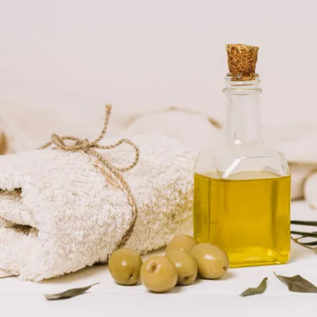 زيت الزيتون يعزز صحة الشعر - المصدر Freepik