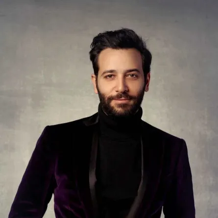 كريم قاسم -الصورة من صفحته الرسمية على الفيس بوك