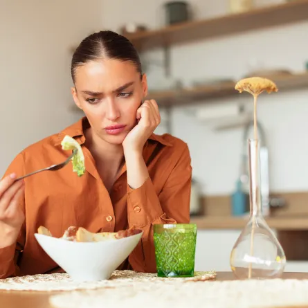 الفرق بين الجوع العاطفي والجوع الطبيعي ( المصدر: Shutterstock)