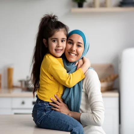 صورة لأم مع طفلتها