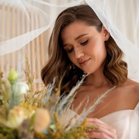 نصائح مفيدة لتثبيت مكياج عروس صيف 2023