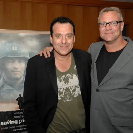 الممثل توم سايزمور (يسار) والوكيل ستيفن رايس (Actor Tom Sizemore (L) and agent Stephen Rice). مصدر الصورة: Stephen Shugerman/Getty Images