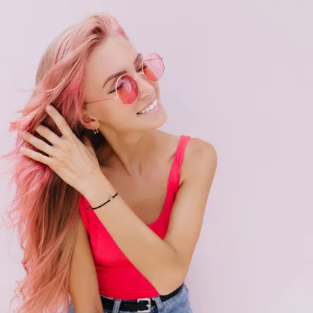 الشعر الملون - الصورة من Freepik 