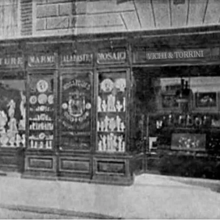 متجر جيوكوندو توريني الأحمر في فلورنسا الذي تأسس في القرن التاسع عشر- الصورة من أرشيف وموقع دار توريني