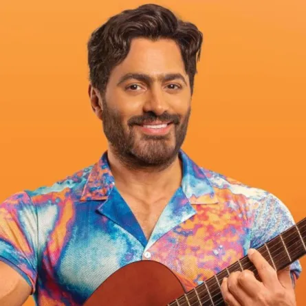 تامر حسني- الصورة من صفحته الرسمية على فيسبوك