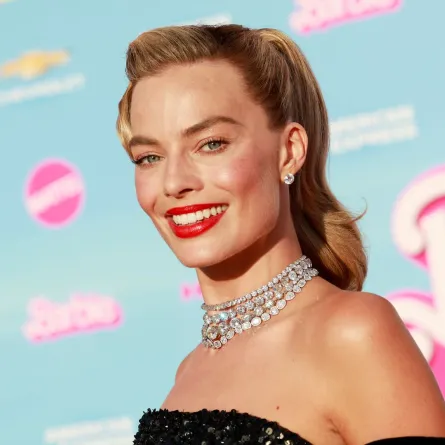 تسريحات شعر باربي سهلة من وحي إطلالات مارغوت روبي