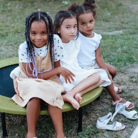 صورة ثلاث فتيات