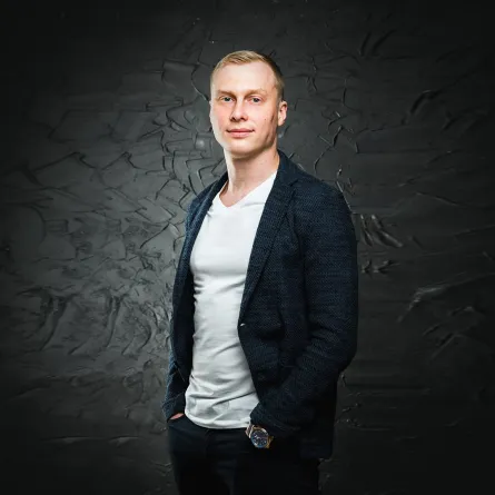 المصمم رسلان بروسفيرين