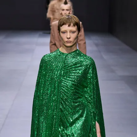 موديلات فساتين باللون الأخضر للمحجبات لإطلالة فخمة من فالنتينو «Valentino» 