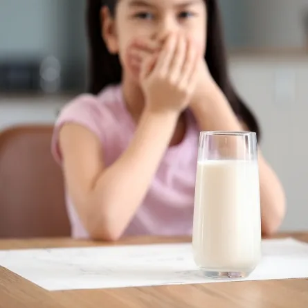 صورة لطفلة ترفض تناول الحليب