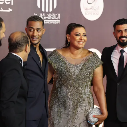 لحظة وصول المخرج محمد سامي والفنانة هالة صدقي والفنان محمد رمضان للمشاركة في حفل مهرجان القاهرة للدراما في دورته الثانية بمدينة العلمين، تصوير: يحيى أحمد