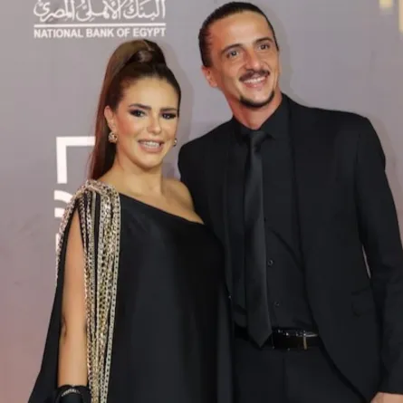 الفنانة دنيا عبد العزيز مع زوجها في مهرجان القاهرة للدراما (الصورة خاصة بسيدتي، تصوير: يحيى أحمد)