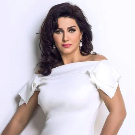 وفاء عامر - الصورة من صفحتها الرسمية على الفيس بوك