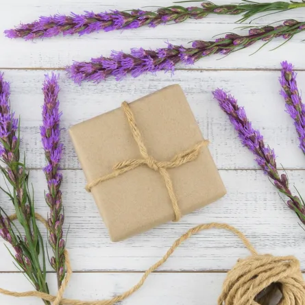 أفكار منزلية مميزة لتغليف الهدايا من الحلي الذهبية