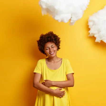 صورة تشير لحامل مستمتعة بحملها