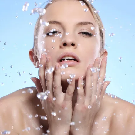 غسول البشرة  - الصورة من Freepik 