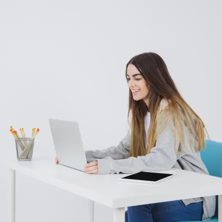 تساعد بعض التمارين على الحفاظ على صحة العمود الفقري- (مصدر الصورة: موقع freepik)