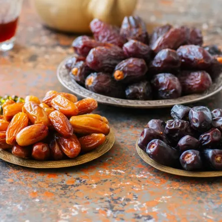 صورة لأطباق تحوي أنواع من البلح