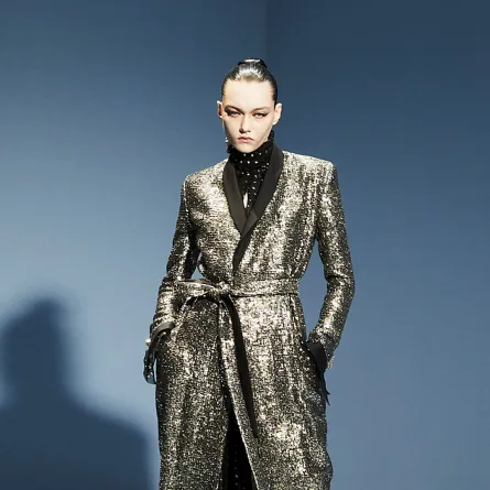 فساتين سهرة طويلة باللون الفضي.. من جان بول غوتييه Jean Paul Gaultier (الصورة من موقع Launchmetrics/Spotlight ©)