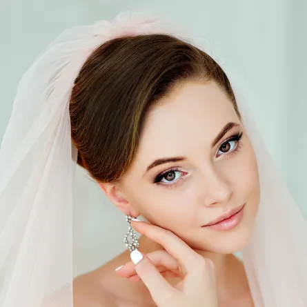 أفضل كريم أساس وخافي عيوب في نفس الوقت للعروس - الصورة من Shutterstock