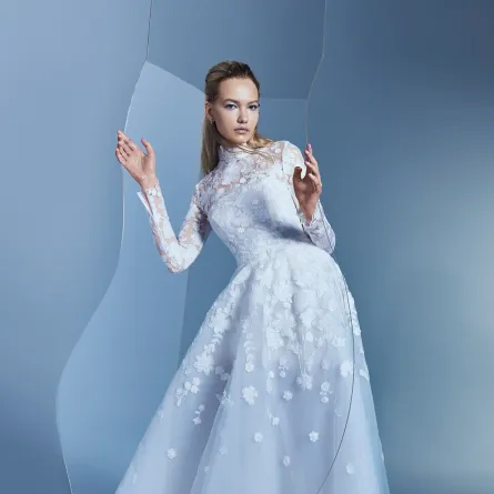 فستان سهرة كلوش من ألين «Alyne» «الصورة من موقع Launchmetrics/Spotlight ©»