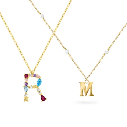 تصاميم قلادات حروف ذهبية تزيدك أناقة وجاذبية