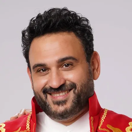 أكرم حسني - الصورة من صفحته الرسمية على الفيس بوك