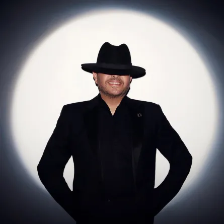 هاني شاكر - الصورة من صفحته الرسمية على الفيس بوك