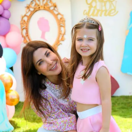 نانسي عجرم وابنتها ليا - الصورة من الصفحة الرسمية لنانسي عجرم على الفيس بوك