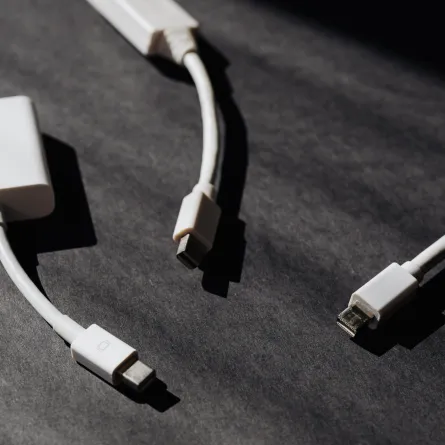 إعلان المراحل الإلزامية لتوحيد منافذ شحن الهواتف المتنقلة والأجهزة الإلكترونية بالسعودية - الصورة من pexels by karolina grabowska