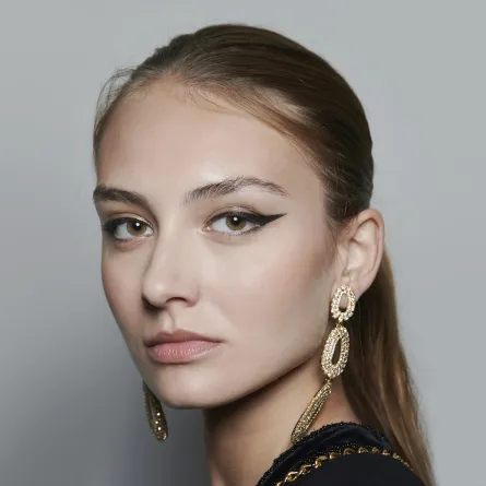 صيحات الأيلاينر من عرض دار Celia Kritharioti لصيف 2023 (المصدر: ©Spotlight/Launchmetrics)