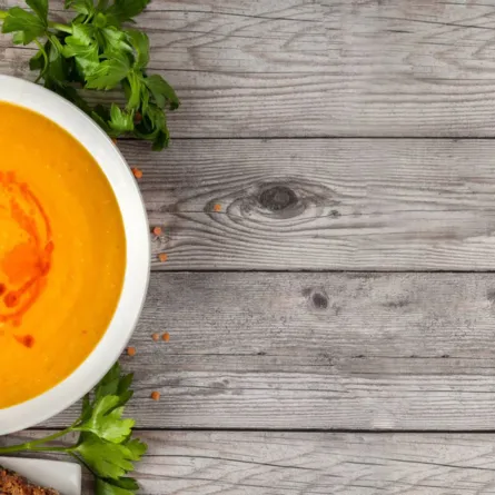 طبق من شوربة العدس