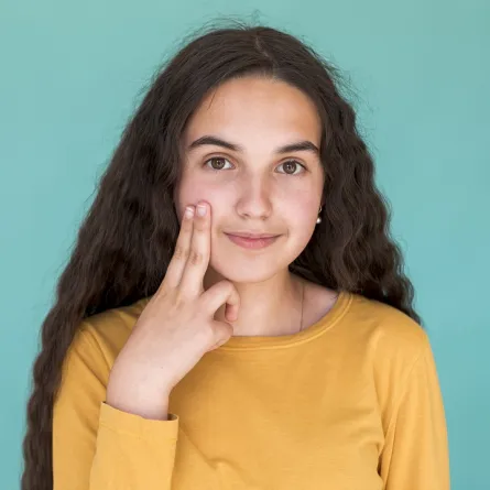 صورة لفتاة في مرحلة المراهقة