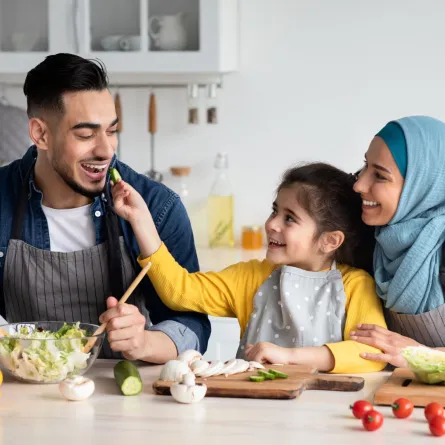 صورة لعائلة سعودية تنعم بحياة كريمة