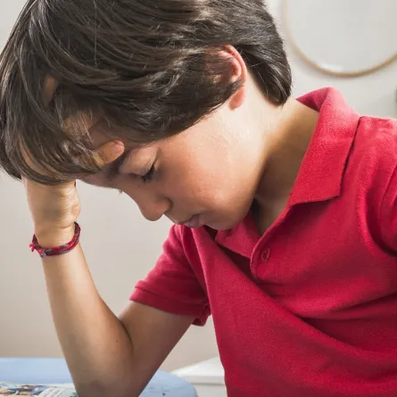 صورة لطفل يشعر بالدوخة