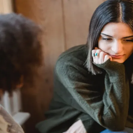 دعم الأصدقاء في أوقات الصعوبات والأزمات