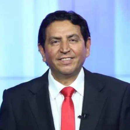 الشاعر الراحل كريم العراقي - الصورة من حسابه على فيسبوك